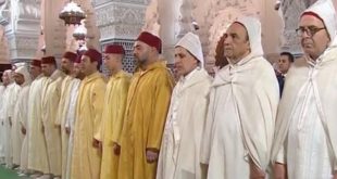 SM le Roi Mohammed VI, accompagné du prince Héritier Moulay El Hassan et du prince Moulay Rachid, a présidé, lundi 11 juin 2018 à la Mosquée Hassan à Rabat, une veillée religieuse en commémoration de Laylat Al-Qadr.