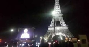 Paris rend un hommage émouvant à Charles Aznavour (vidéo)