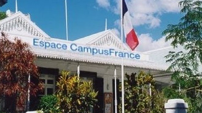 Frais d’inscription des étudiants étrangers  Campus France tire la