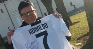 Ayant blessé accidentellement une supportrice, Cristiano Ronaldo s’excuse de cette manière… (Photo)