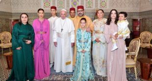 Photo souvenir de la Famille Royale avec Sa Sainteté le Pape François