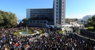 Algérie : Une marée humaine marche à Alger contre le 5è mandat