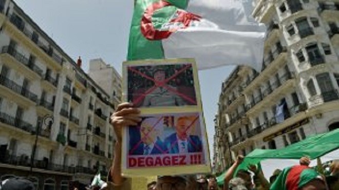 Algérie : La rue dit non au régime en place