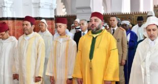 SM le Roi accomplit la prière de l’Aïd Al-Fitr à Rabat