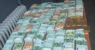 Oujda | Saisie de 20Kg de plaques d’or et plus de 2 millions d’euros