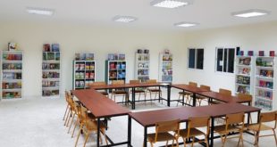 La Fondation Al Omrane installe une bibliothèque dans une école