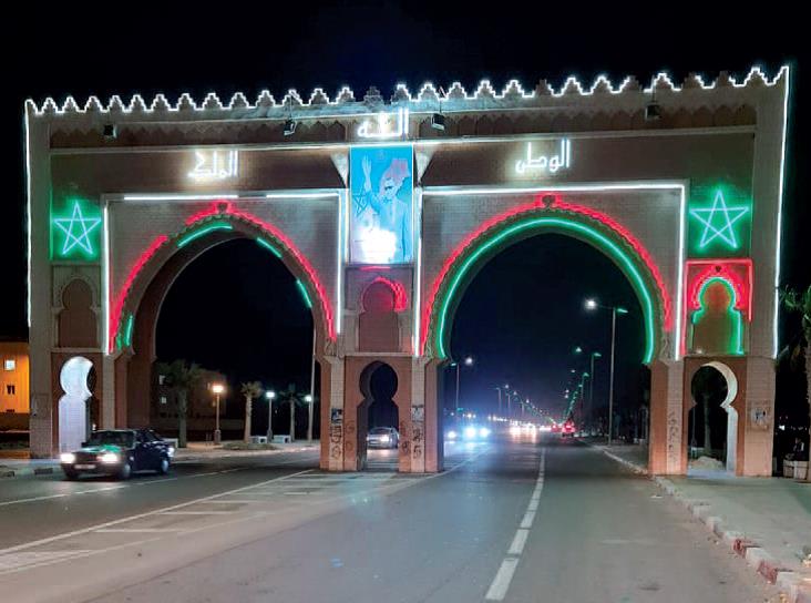 Entrée de Dakhla aux couleurs nationales