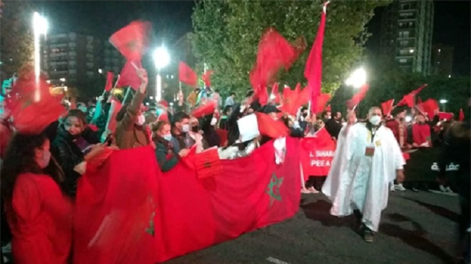 Imposante manifestation des Marocains pour dénoncer les actes criminels du polisario