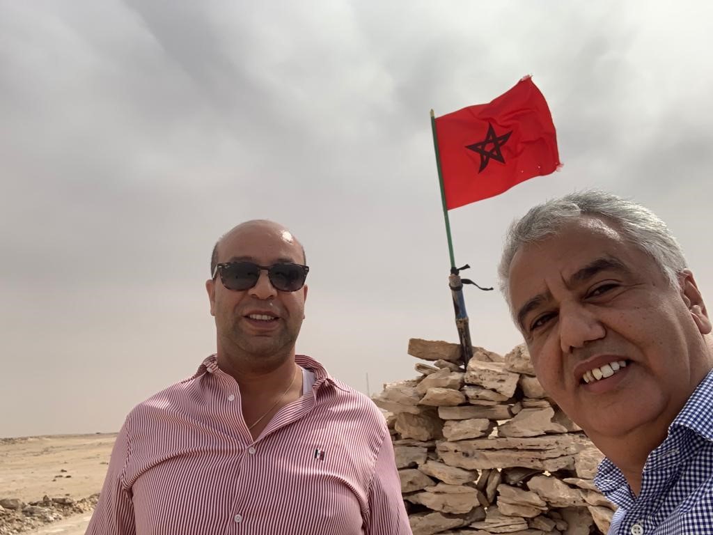 Un dernier «Selfie patriotique» de Driss Chahtane et Brahim Mansour avec le drapeau flottant à Kandahar…