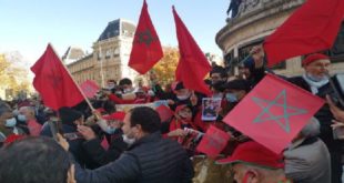 La Diaspora Marocaine Manifeste à Paris En Soutien à L’intervention Marocaine à El Guerguarat