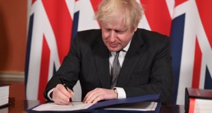 Boris Johnson Signe L’accord Post Brexit