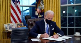 Joe Biden signe 17 décrets exécutifs