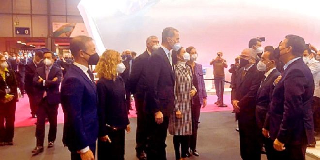 FITUR | Le Roi Felipe VI d’Espagne et la Reine Letizia visitent le pavillon du Maroc