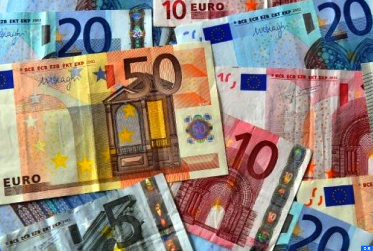 ue:-record-des-transferts-personnels-vers-les-pays-tiers,-43,5-mm-d’euros-en-2022