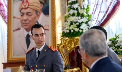 Le Prince Héritier Moulay El Hassan préside le déjeuner offert par le Roi à l’occasion du 69e anniversaire des FAR