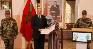 Laâyoune | Remise de certificats de propriété à des ayants-droit des martyrs de la Nation