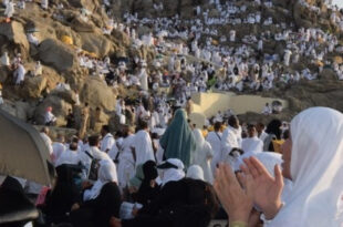 Les pèlerins convergent vers le Mont Arafat pour accomplir le pilier majeur du Hajj
