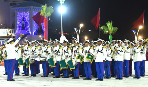 Fête du Trône | La retraite aux flambeaux de la Garde Royale illumine M’diq