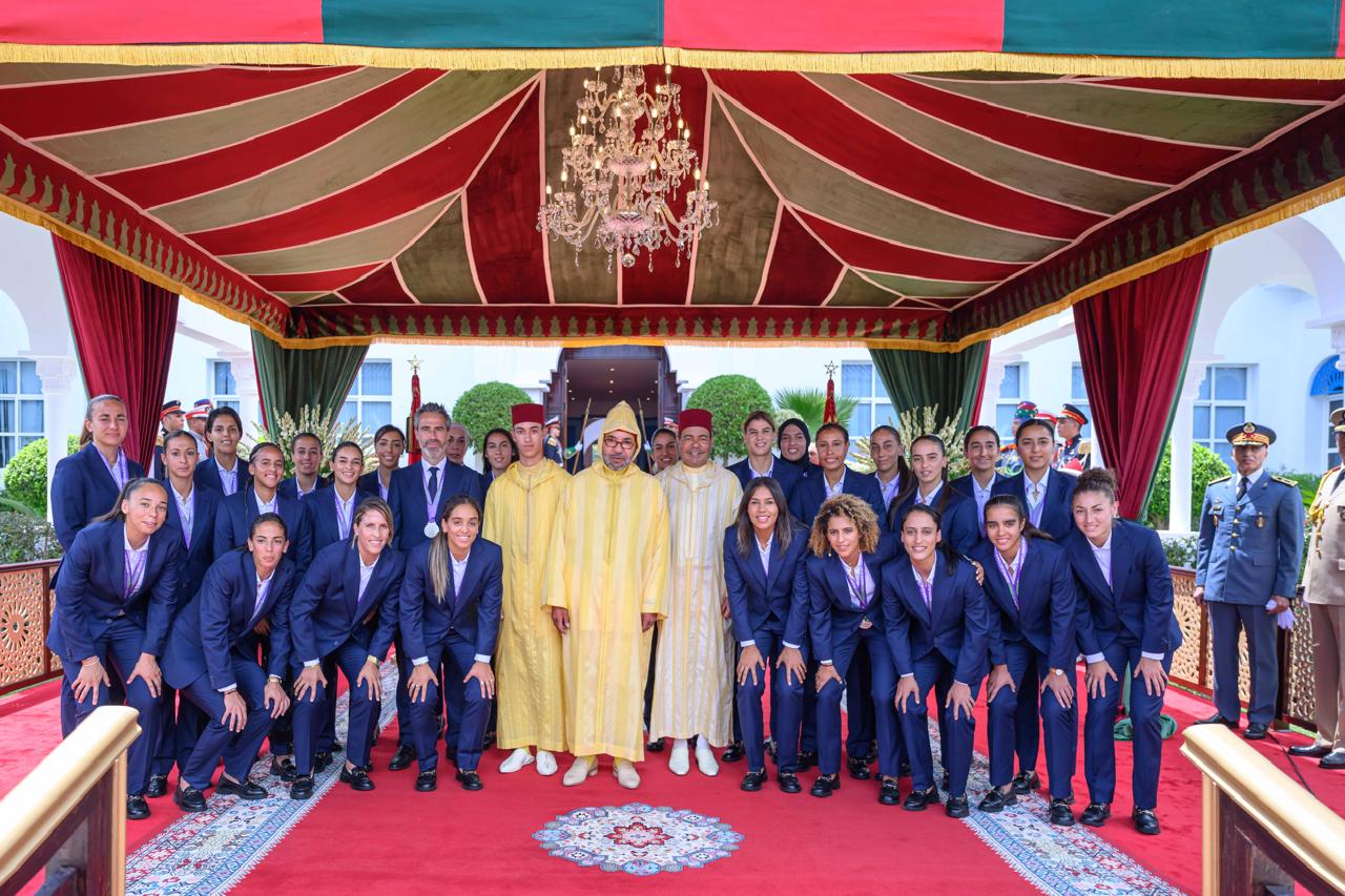 SM le Roi préside à M’diq une réception à l’occasion de la glorieuse Fête du Trône