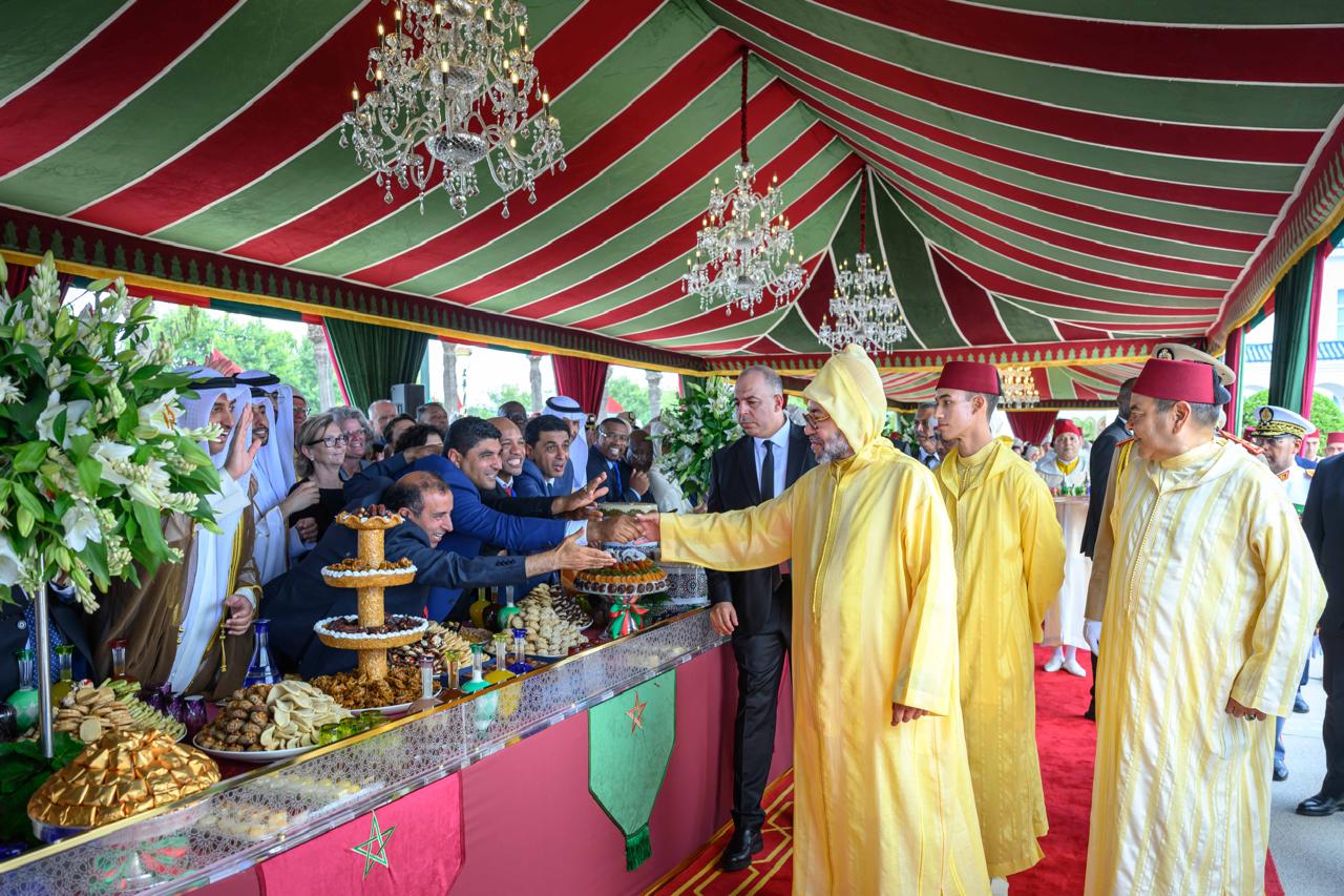 SM le Roi préside à M’diq une réception à l’occasion de la glorieuse Fête du Trône
