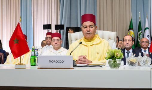 Début à Doha des travaux du sommet arabo-islamique d’urgence, en présence du Prince Moulay Rachid qui représente SM le Roi