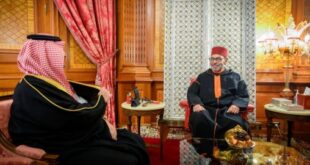 SM le Roi reçoit l'émissaire du Serviteur des Lieux Saints et du Prince héritier saoudien