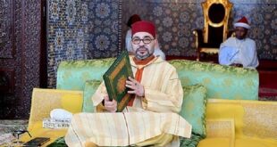 SM le Roi préside une veillée religieuse à l’occasion du 27e anniversaire de la disparition de feu le roi Hassan II