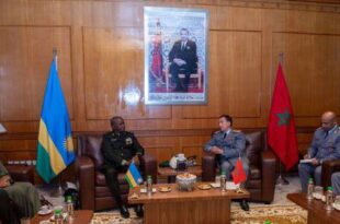 L’Inspecteur Général des FAR s’entretient avec le Chef d’État-Major de l’Armée de Terre Rwandaise