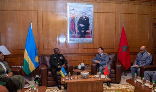 L’Inspecteur Général des FAR s’entretient avec le Chef d’État-Major de l’Armée de Terre Rwandaise