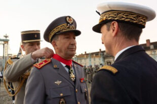 France | Le Général de Corps d’Armée, Mohammed Berrid reçoit l’insigne de Commandeur de la Légion d’Honneur