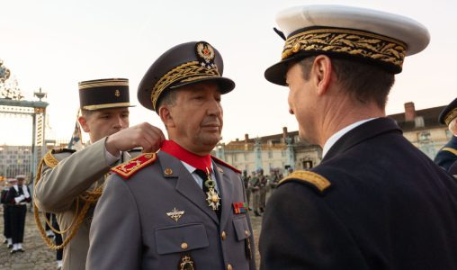 France | Le Général de Corps d’Armée, Mohammed Berrid reçoit l’insigne de Commandeur de la Légion d’Honneur