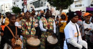 CAN 2025 Maroc | Un carnaval africain haut en couleurs anime les artères de Tanger
