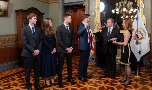 Duke Buchan prête serment devant J.D Vance comme nouvel ambassadeur des États-Unis au Maroc