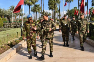 L’Inspecteur Général des FAR, M. Berrid, s’entretient avec le Commandant de la MINURSO