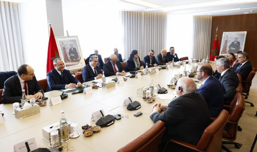 Le Chef du gouvernement, M. Akhannouch s’entretient à Rabat avec une délégation du Congrès américain