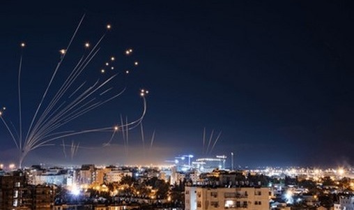 Six missiles balistiques et 125 drones interceptés par les défenses aériennes émiraties