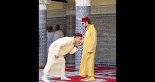 SM le Roi accomplit la prière de l’Aïd Al-Fitr à la mosquée “Ahl Fès” à Rabat
