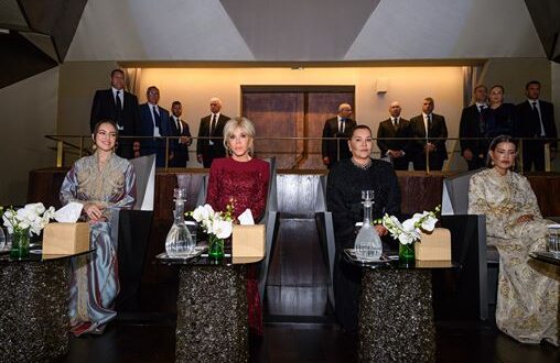 Les princesses Lalla Khadija, Lalla Meryem et Lalla Hasnaa, accompagnées de Brigitte Macron, assistent au spectacle d’ouverture du Théâtre Royal de Rabat