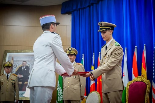 SAR le Prince Héritier Moulay El Hassan préside à Kénitra la sortie de deux promotions militaires