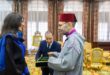 SM le Roi reçoit l’alpiniste Nawal Sfendla et la décore du Wissam Al Moukafaa Al Watania