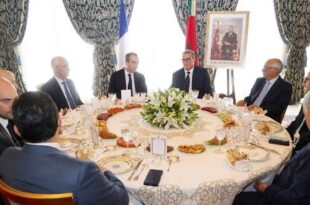 SM le Roi offre un déjeuner en l’honneur du Premier ministre français et la délégation l’accompagnant présidé par M. Akhannouch