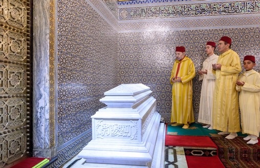 SM le Roi préside une veillée religieuse en commémoration du 28e anniversaire de la disparition de Feu SM le Roi Hassan II